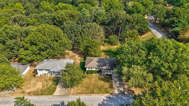 1208 S 17th Avenue, Ozark, MO 65721