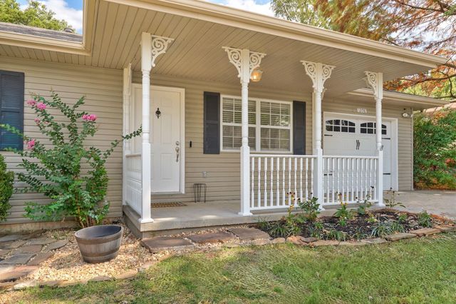 1208 S 17th Avenue, Ozark, MO 65721