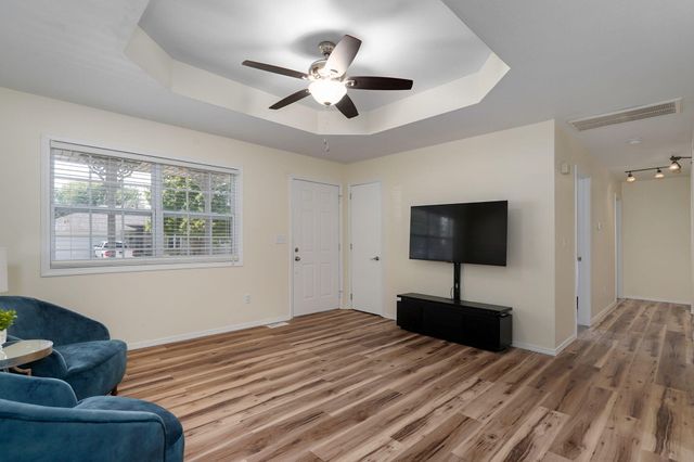 1208 S 17th Avenue, Ozark, MO 65721