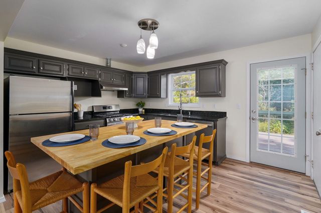 1208 S 17th Avenue, Ozark, MO 65721