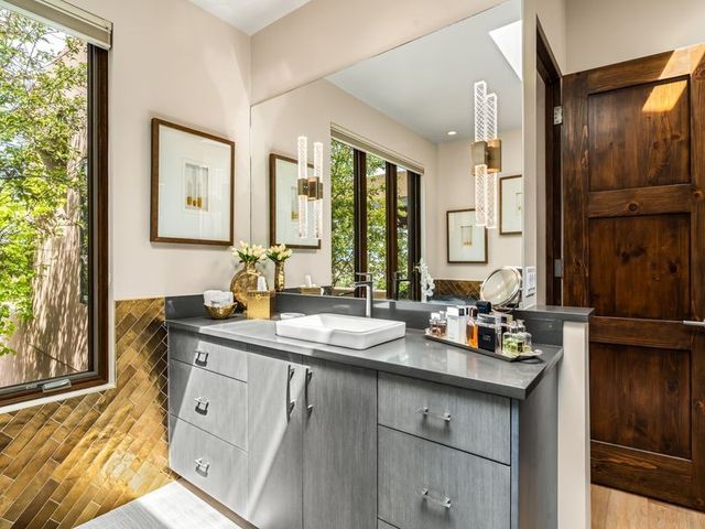 58 Paseo Aragon, Santa Fe, NM 87506