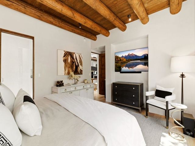 58 Paseo Aragon, Santa Fe, NM 87506