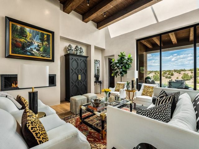58 Paseo Aragon, Santa Fe, NM 87506