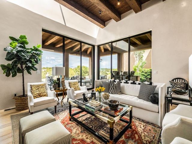58 Paseo Aragon, Santa Fe, NM 87506