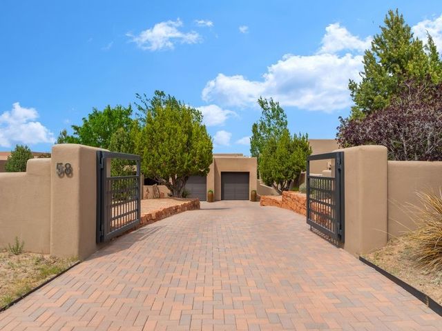 58 Paseo Aragon, Santa Fe, NM 87506