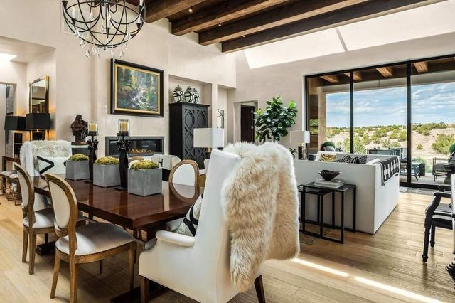 58 Paseo Aragon, Santa Fe, NM 87506