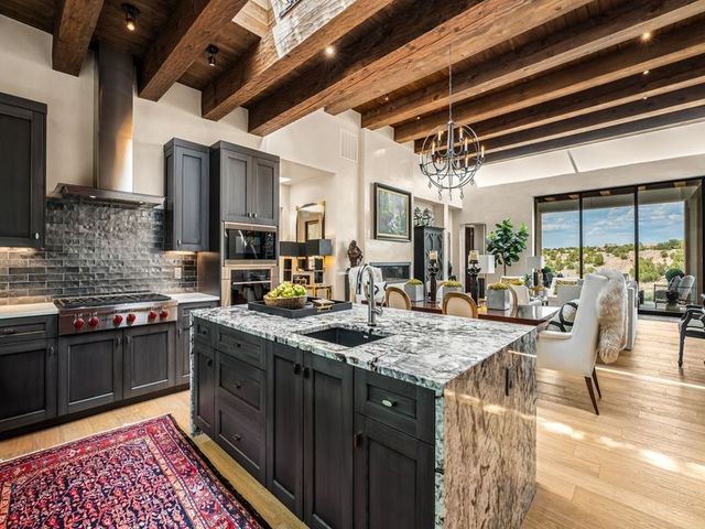 58 Paseo Aragon, Santa Fe, NM 87506