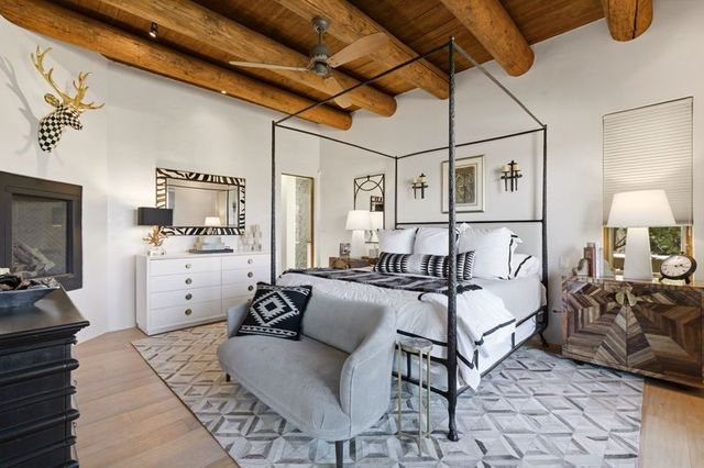 58 Paseo Aragon, Santa Fe, NM 87506