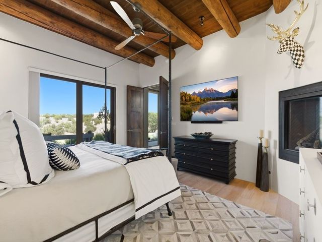 58 Paseo Aragon, Santa Fe, NM 87506