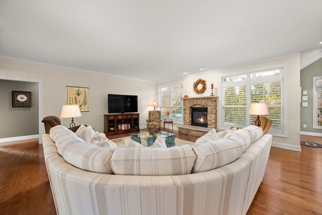 39W918 N Hathaway Lane, Geneva, IL 60134