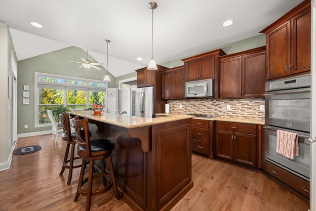 39W918 N Hathaway Lane, Geneva, IL 60134