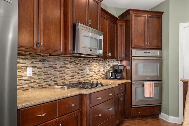 39W918 N Hathaway Lane, Geneva, IL 60134