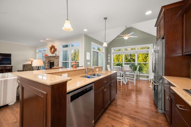 39W918 N Hathaway Lane, Geneva, IL 60134