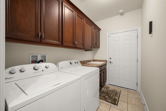 39W918 N Hathaway Lane, Geneva, IL 60134