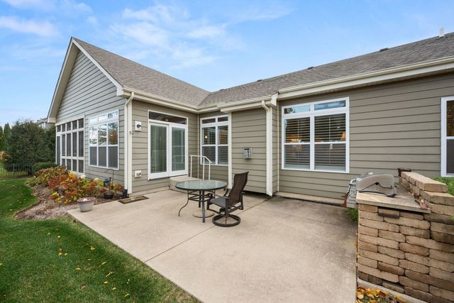 39W918 N Hathaway Lane, Geneva, IL 60134