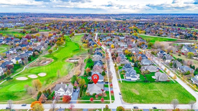 39W918 N Hathaway Lane, Geneva, IL 60134