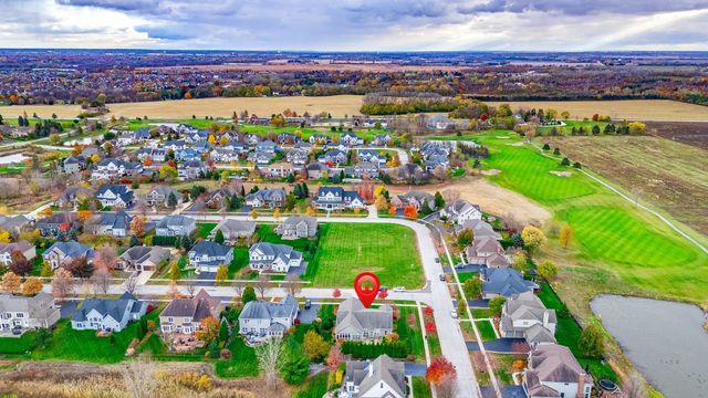 39W918 N Hathaway Lane, Geneva, IL 60134