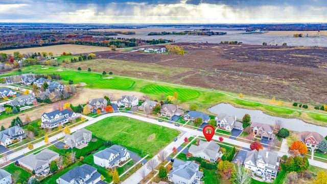 39W918 N Hathaway Lane, Geneva, IL 60134