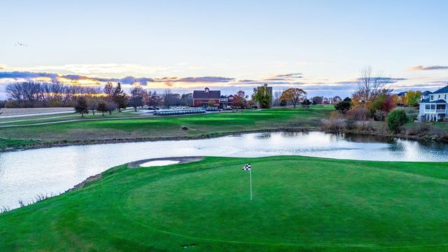 39W918 N Hathaway Lane, Geneva, IL 60134