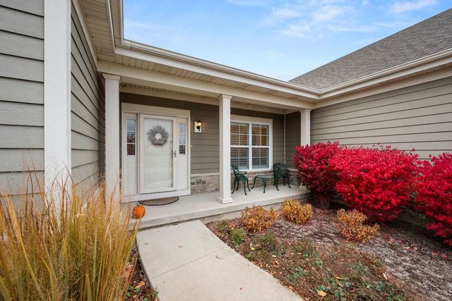 39W918 N Hathaway Lane, Geneva, IL 60134