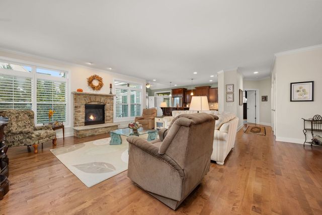 39W918 N Hathaway Lane, Geneva, IL 60134