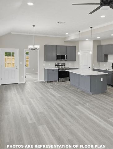 907 Dulce Court, Hearne, TX 77859