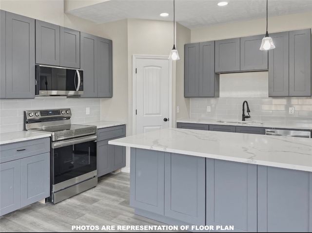 907 Dulce Court, Hearne, TX 77859