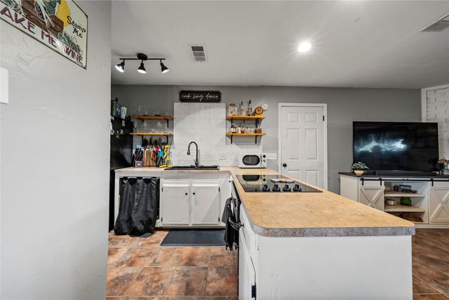 837 W 3rd Street, Eddy, TX 76524