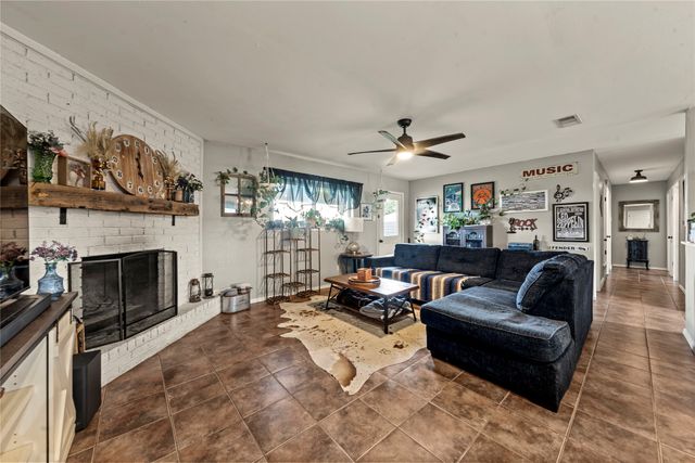 837 W 3rd Street, Eddy, TX 76524