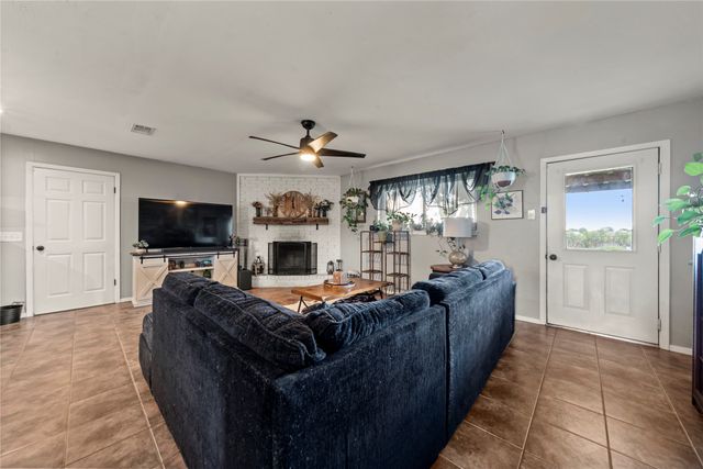 837 W 3rd Street, Eddy, TX 76524