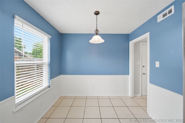 9609 N 107th East Avenue, Owasso, OK 74055