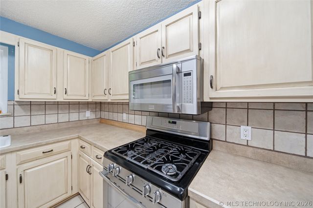 9609 N 107th East Avenue, Owasso, OK 74055