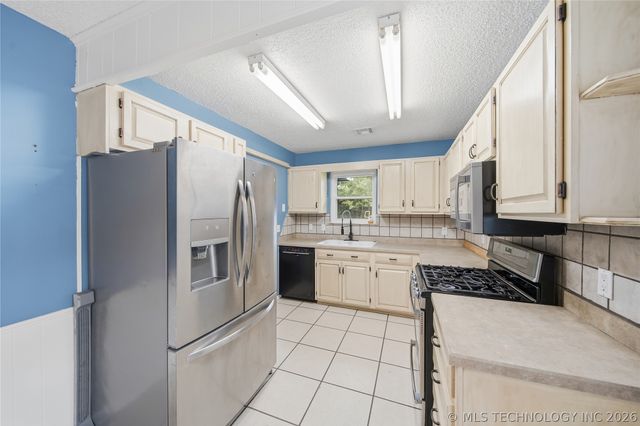 9609 N 107th East Avenue, Owasso, OK 74055