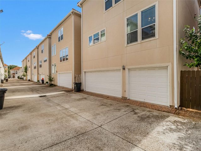 7138 Windwater Parkway N, Houston, TX 77036