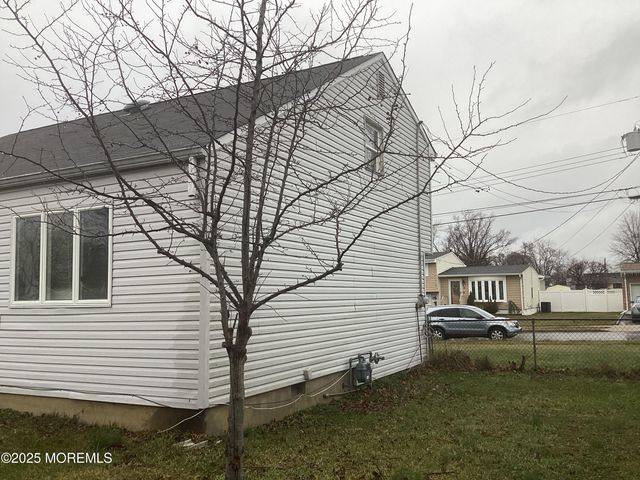 27 Mabaline Road, Old Bridge, NJ 08857