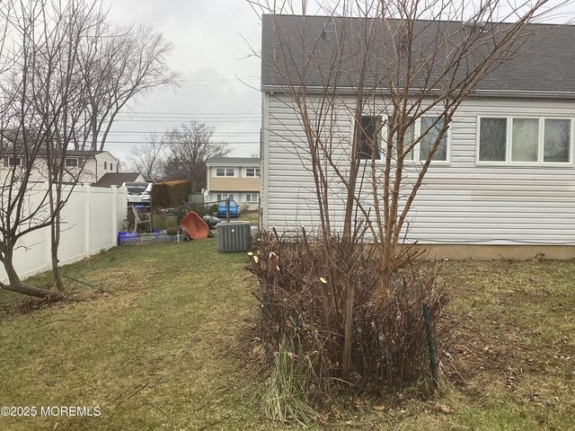 27 Mabaline Road, Old Bridge, NJ 08857