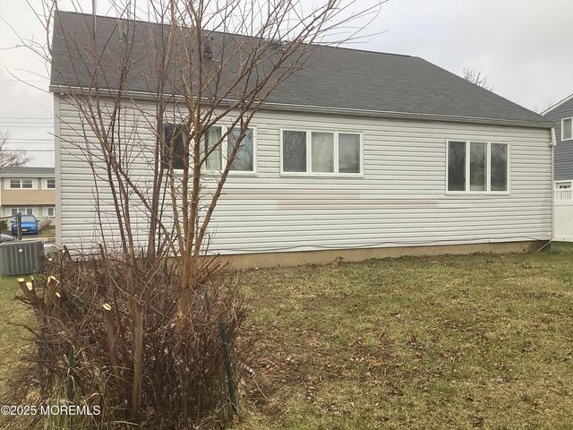 27 Mabaline Road, Old Bridge, NJ 08857