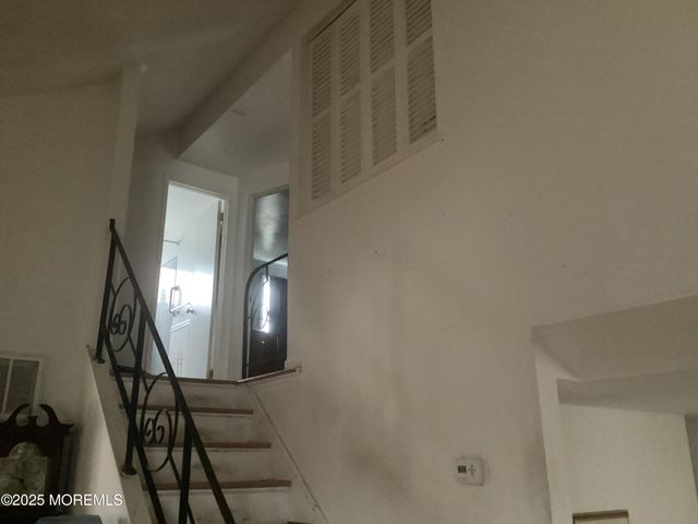 27 Mabaline Road, Old Bridge, NJ 08857