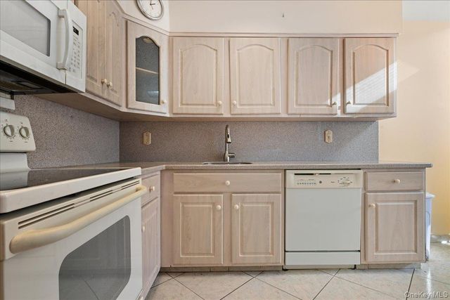 132 Laurel Lane, Wantagh, NY 11793