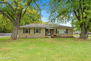 9013 Whippoorwill Rd, Louisville, KY 40229