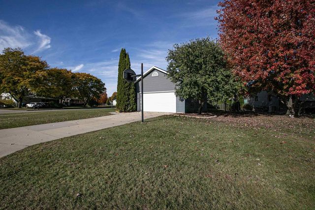4726 W PERIWINKLE COURT, Appleton, WI 54914