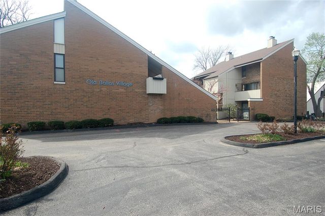 676 Coeur De Royale Drive B, Creve Coeur, MO 63141