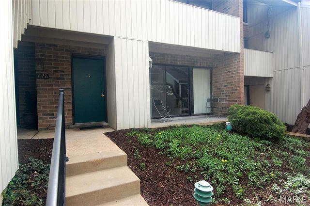 676 Coeur De Royale Drive B, Creve Coeur, MO 63141