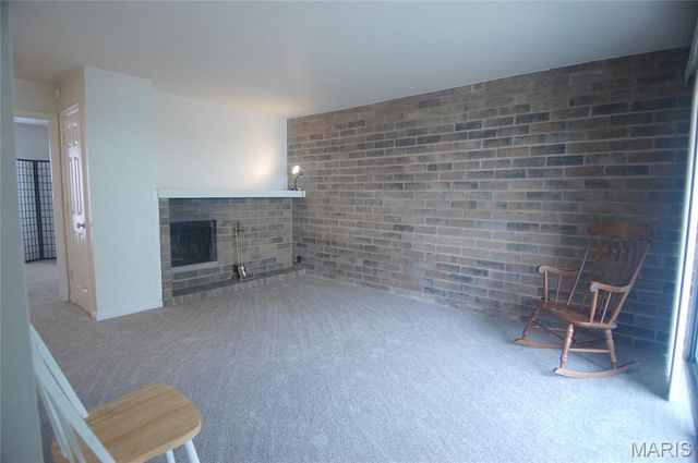 676 Coeur De Royale Drive B, Creve Coeur, MO 63141