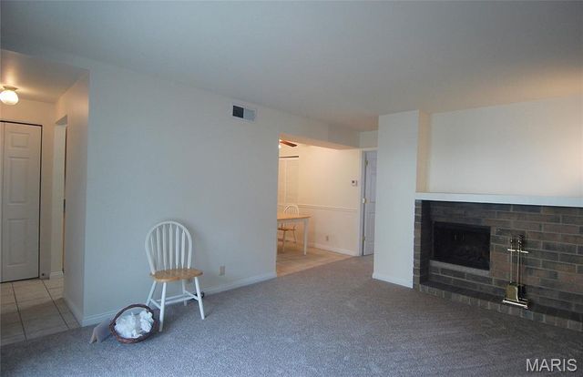 676 Coeur De Royale Drive B, Creve Coeur, MO 63141