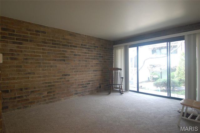 676 Coeur De Royale Drive B, Creve Coeur, MO 63141