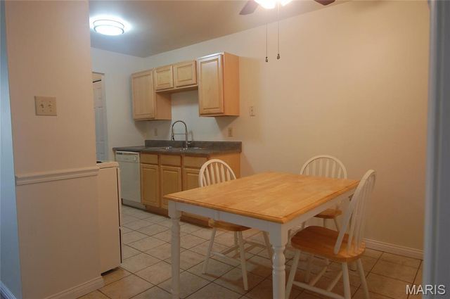 676 Coeur De Royale Drive B, Creve Coeur, MO 63141