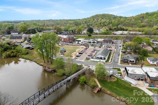 249 8th Avenue, Cramerton, NC 28032