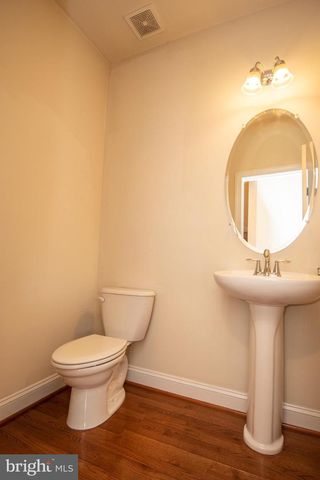 22199 FALLING TER, Ashburn, VA 20148