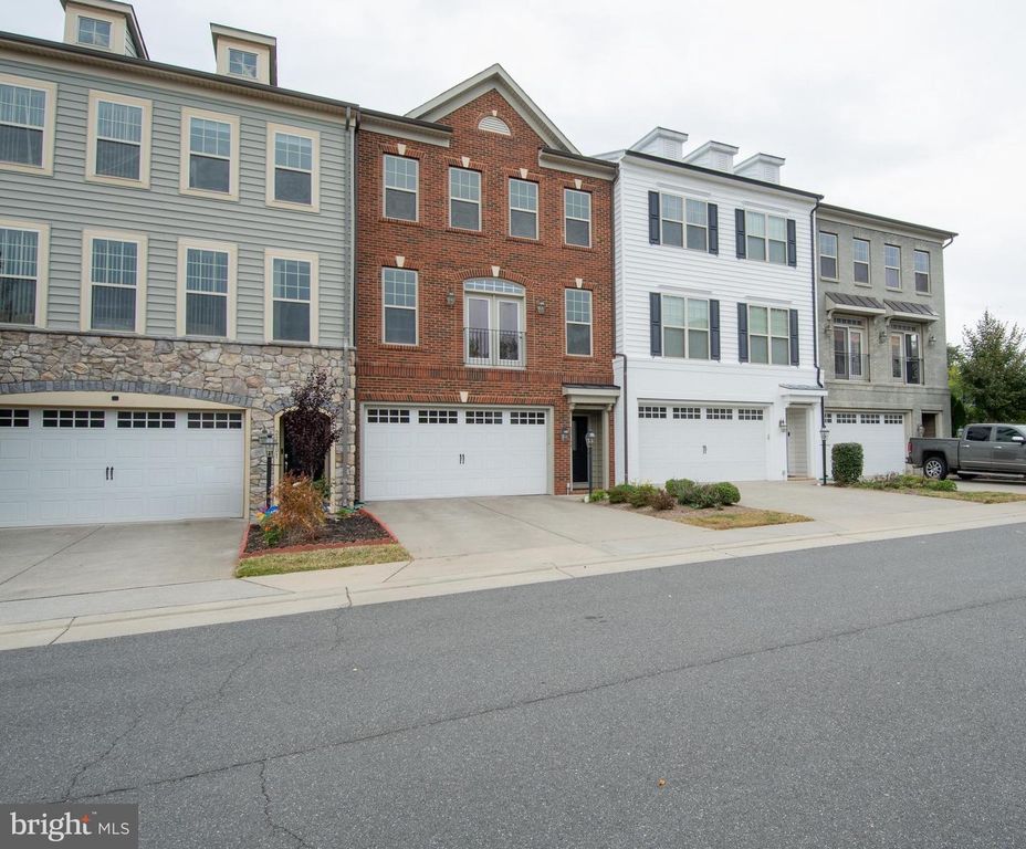 22199 FALLING TER, Ashburn, VA 20148